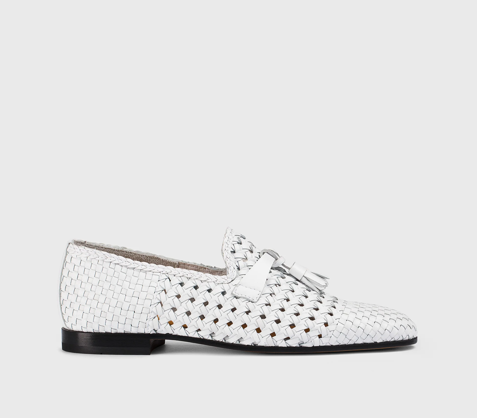 DD8875MEGNUZ280NW00 - Mocassino con nappine in pelle traforata bianco