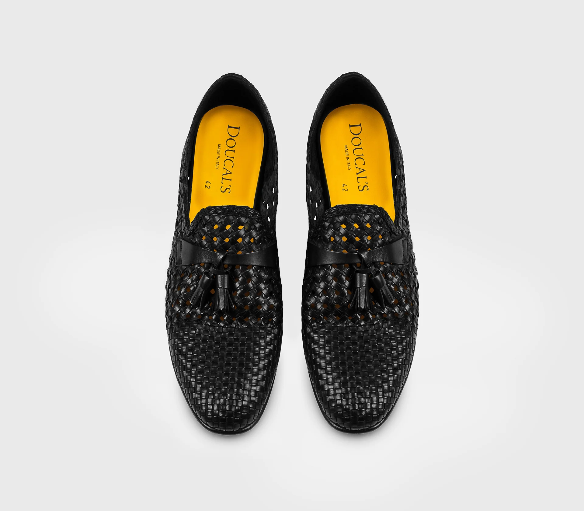 DU3522TAORUZ276NN00 - Mocassino in pelle traforata con nappine nero - Image 2