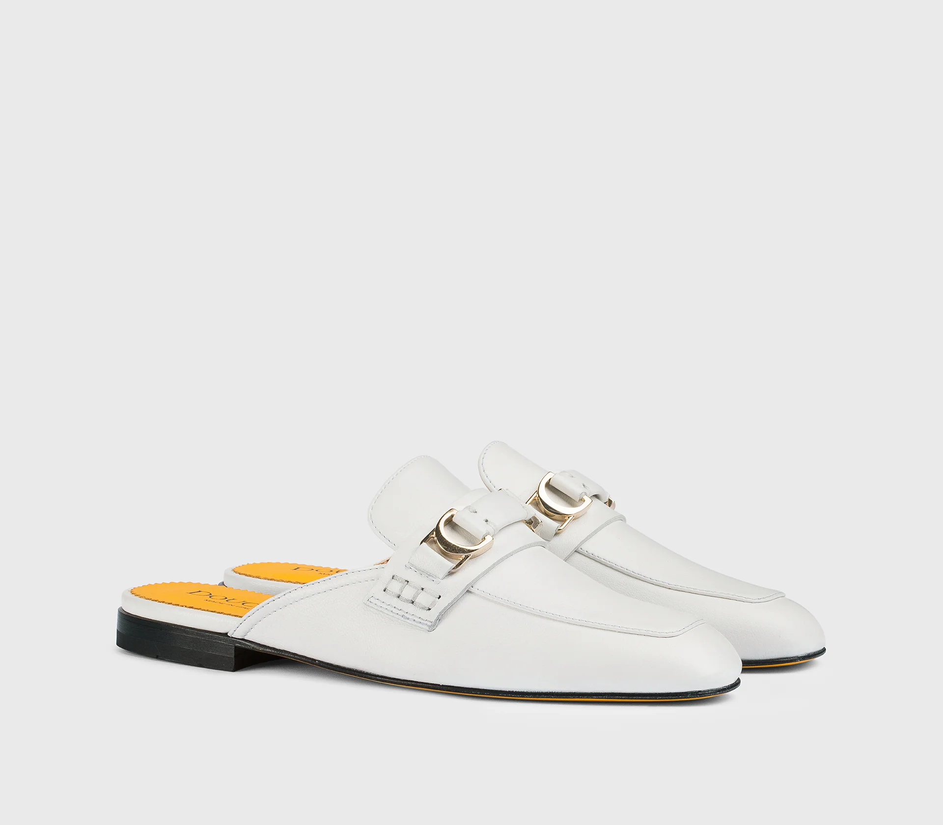 DD8779MAENUF279NW00 - Sabot con accessorio in metallo in pelle bianco - Image 3